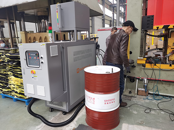 高效控溫，內(nèi)飾件模溫機確保汽車隔音墊生產(chǎn)質(zhì)量