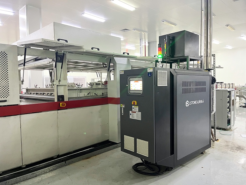 光伏層壓機(jī)模溫機(jī)的工作原理，提高太陽(yáng)能電池封裝質(zhì)量